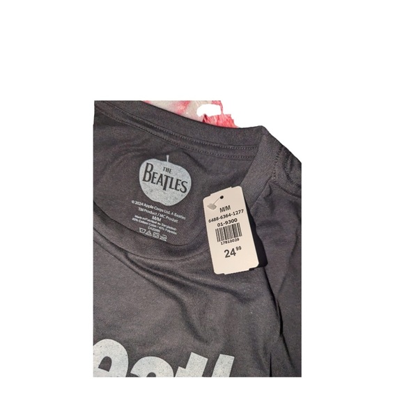 Two brand new t-shirts of the Beatles 🎶 🎸 - Picture 2 of 2